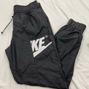 NIKE PANTS WOMEN